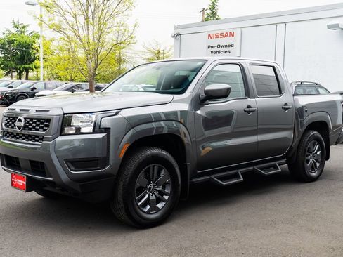 Used 2025 Nissan Frontier SV AWD/4WD image 3
