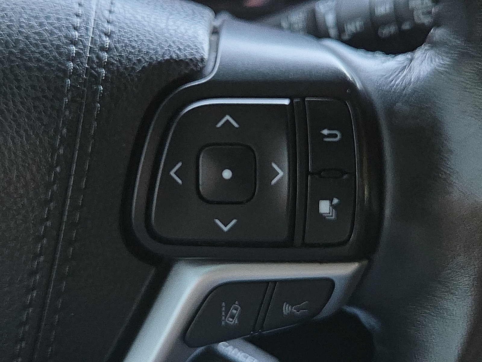 Used 2019 Toyota Highlander XLE FWD image 20