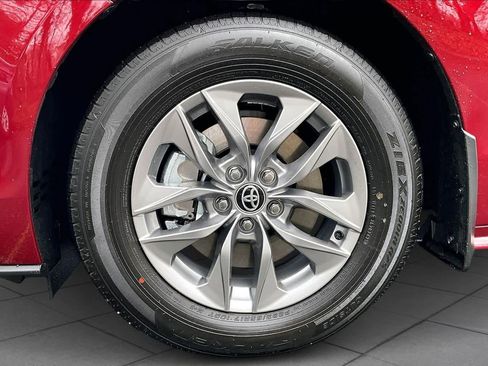 Certified 2026 Toyota Sienna XLE image 11