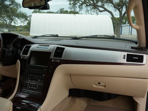 Used 2008 Cadillac Escalade EXT image 28