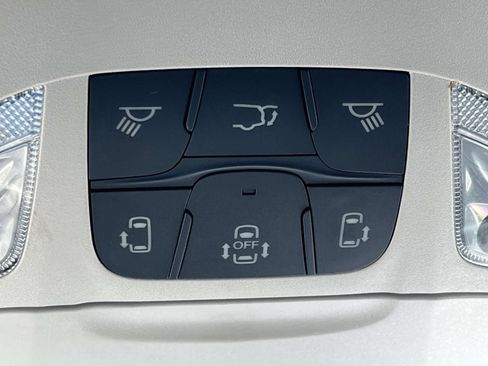 Used 2024 Chrysler Pacifica Touring-L FWD image 23