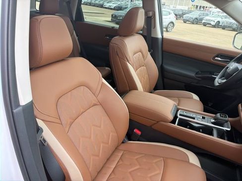 New 2026 Nissan Pathfinder Platinum image 22