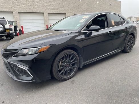 Used 2024 Toyota Camry SE image 4
