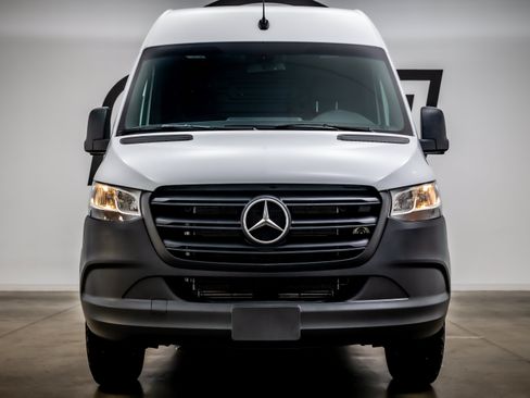 Used 2023 Mercedes-Benz Sprinter 2500 image 4