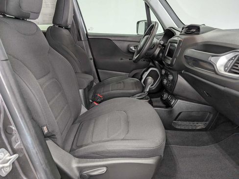 Used 2018 Jeep Renegade Latitude AWD/4WD image 41