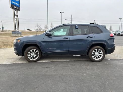 Used 2021 Jeep Cherokee Latitude w/ Mopar Interior Package AWD/4WD image 6