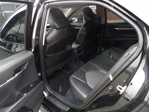 Used 2020 Toyota Camry SE image 11