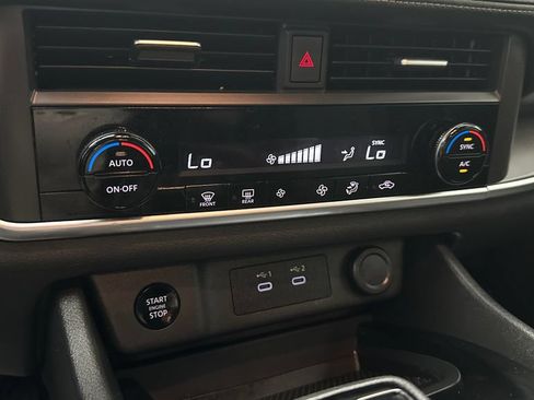 Used 2024 Nissan Rogue SV AWD/4WD image 17