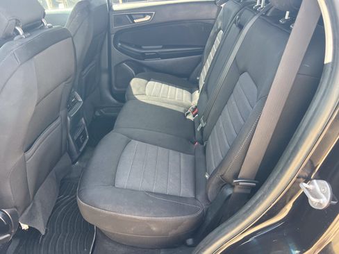 Used 2019 Ford Edge SE FWD image 14