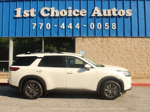 Used 2022 Nissan Pathfinder SV w/ SV Black Package FWD image 8