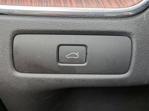 Certified 2023 Volvo XC60 B5 Ultimate w/ Climate Package image 34