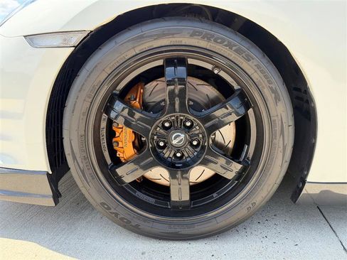 Used 2013 Nissan GT-R Black Edition AWD/4WD image 10
