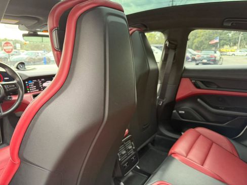 Used 2020 Porsche Taycan AWD/4WD image 30