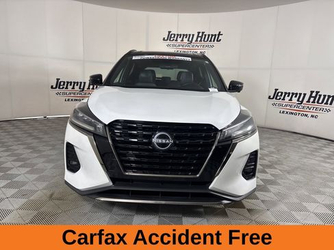 Used 2023 Nissan Kicks SR w/ SR Premium Package image 3