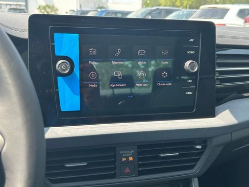 Used 2025 Volkswagen Jetta SE w/ Sunroof Package image 49