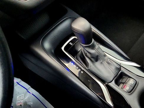 Used 2022 Toyota Corolla LE image 16