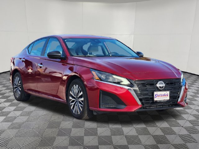 Used 2025 Nissan Altima 2.5 SV FWD image 3