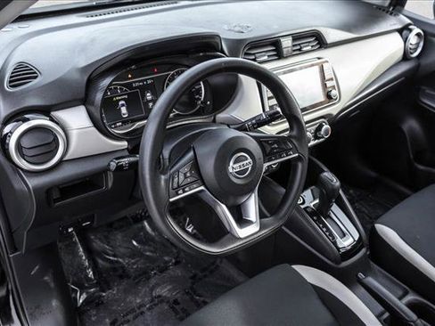 Used 2022 Nissan Versa SV image 10