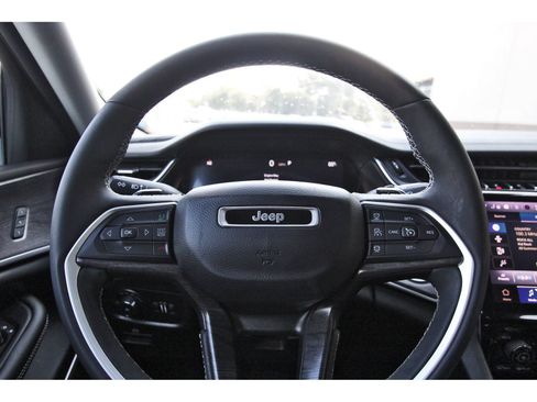 Used 2023 Jeep Grand Cherokee L Limited w/ Black Appearance Package AWD/4WD image 15