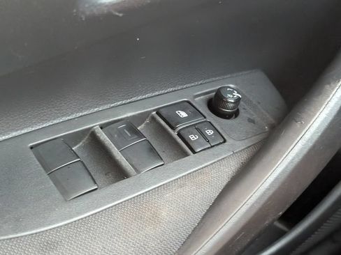 Used 2020 Toyota Corolla LE FWD image 13
