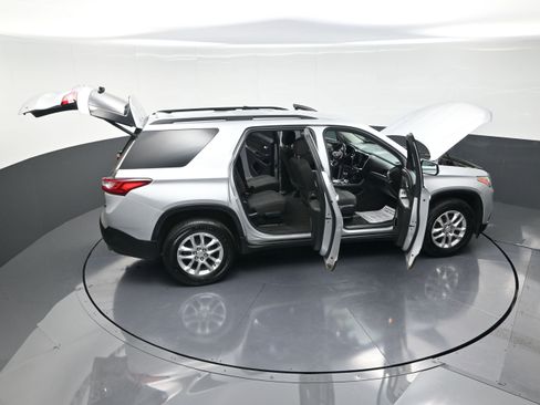 Used 2020 Chevrolet Traverse LT image 14