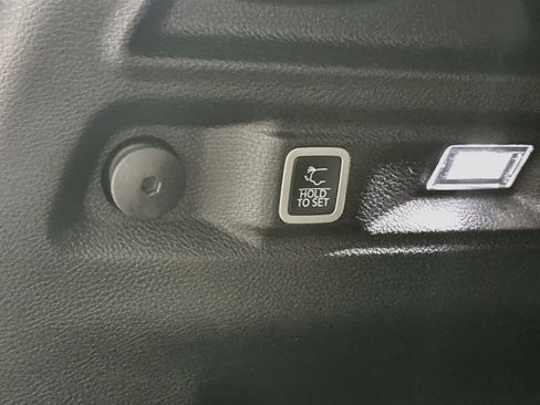 Used 2023 Jeep Grand Cherokee L Limited w/ Luxury Tech Group II AWD/4WD image 33