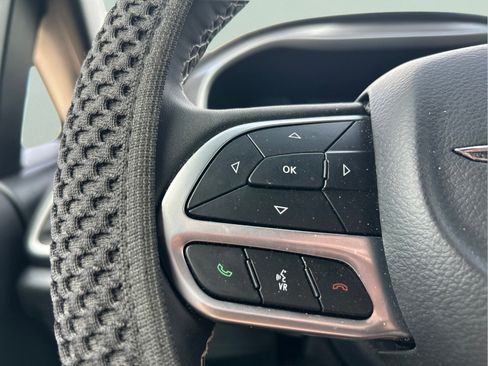 Used 2025 Chrysler Pacifica Select FWD image 15