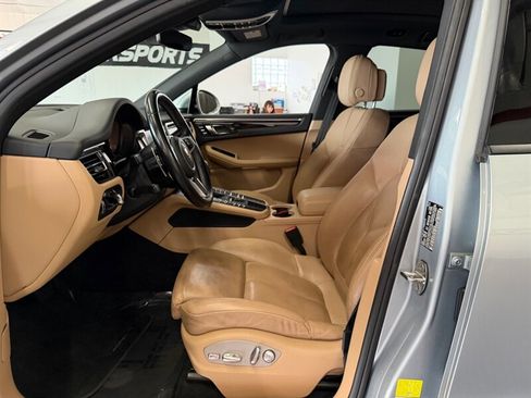 Used 2020 Porsche Macan AWD/4WD image 17