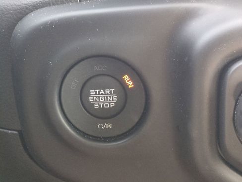 Certified 2023 Jeep Gladiator Sport image 25