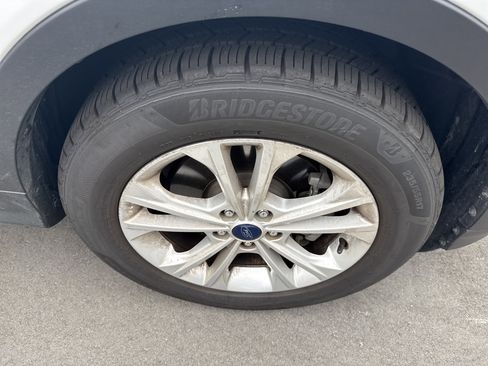 Used 2017 Ford Escape SE FWD image 9