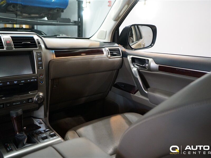 Used 2015 Lexus GX 460 Luxury AWD/4WD image 25