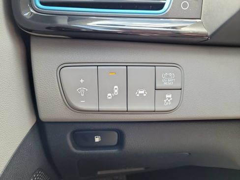 Used 2019 Kia Niro Touring FWD image 23