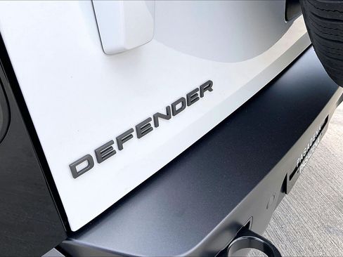 New 2026 Land Rover Defender 110 X-Dynamic SE AWD/4WD image 9