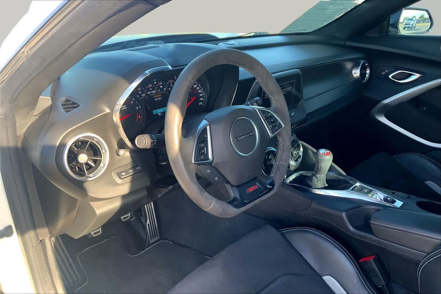Used 2018 Chevrolet Camaro SS RWD image 17