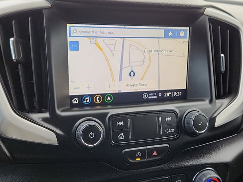 Used 2024 GMC Terrain SLT w/ Infotainment Package II image 19