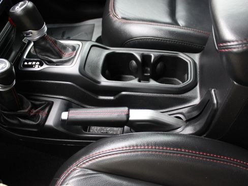 Used 2018 Jeep Wrangler Unlimited Rubicon image 32