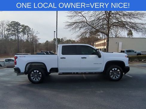 Used 2024 Chevrolet Silverado 2500 Custom w/ Custom Value Package image 6