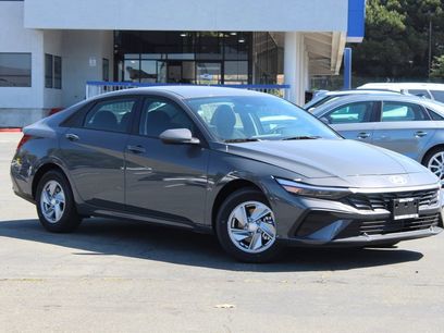 New 2026 Hyundai Elantra SE