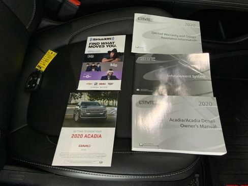 Used 2020 GMC Acadia SLT w/ Premium Package image 17