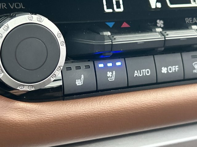 Used 2025 Toyota Sequoia 1794 Edition AWD/4WD image 32