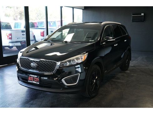 Used 2018 Kia Sorento AWD image 3