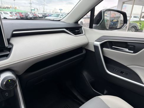 Used 2023 Toyota RAV4 XLE Premium image 25