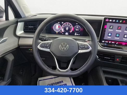 New 2025 Volkswagen Tiguan SE image 14