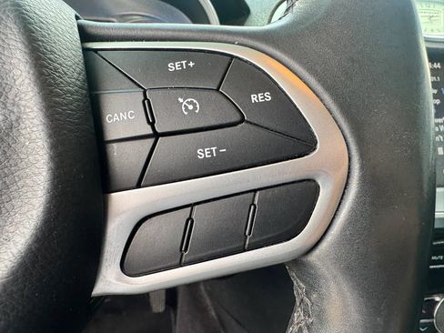 Used 2018 Chrysler 300 Touring w/ Sport Appearance Package RWD image 34