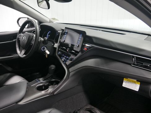 Used 2024 Toyota Camry SE image 14