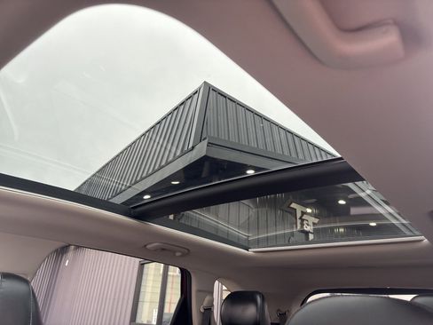 Used 2021 Kia Sorento SX image 12