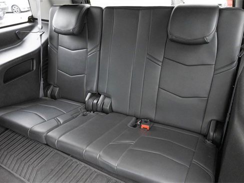 Used 2015 Cadillac Escalade Luxury image 18