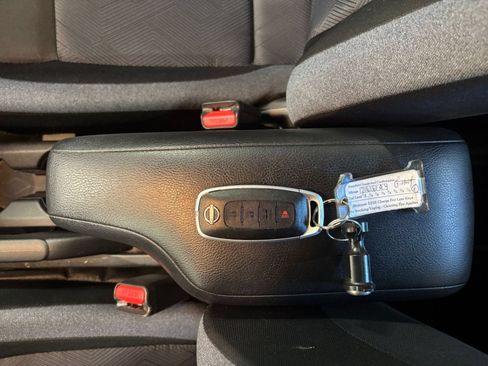 Used 2025 Nissan Versa SV FWD image 17