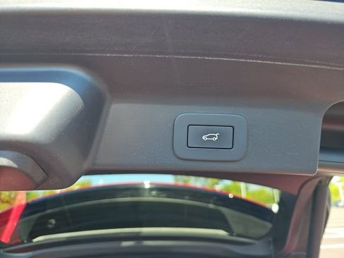 Used 2024 Jaguar F-PACE R-Dynamic S image 12