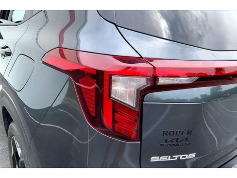 Used 2025 Kia Seltos S AWD/4WD image 28